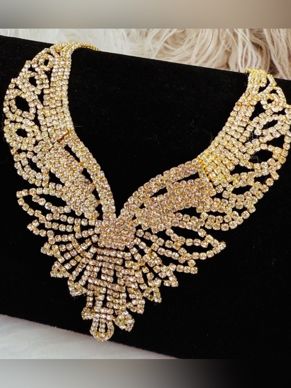 Goldtone bling lightweight statement necklace